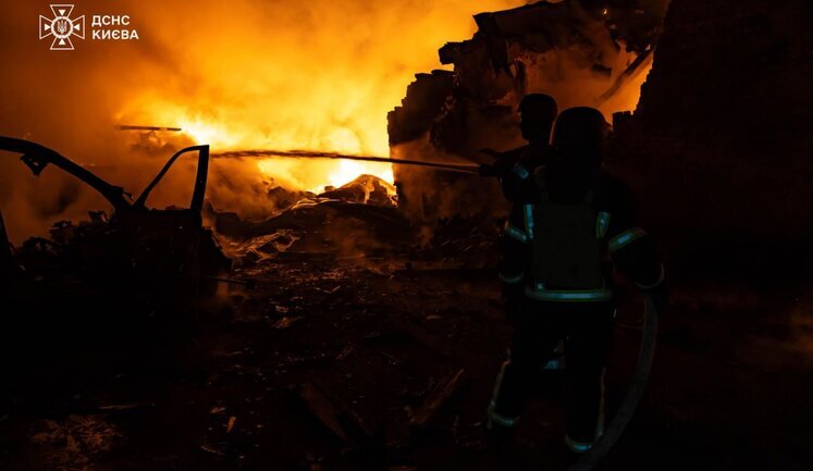Night shahed attack on Kyiv: two injured, destruction. PHOTOS