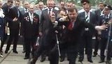 В День Победы депутат Ляшко пытался снять с Рудьковского туфли "из крокодила за 10 тысяч долларов". + ВИДЕО.