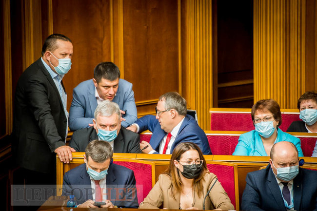 Радісна Верещук, Корнієнко, який насмішив зал, вітання Гетманцева Королевській і розуміючий погляд Третьякової на Тищенка, - робота ВР 17 липня 03