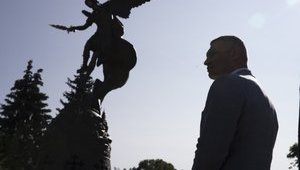 Кличко открыл новый фонтан со скульптурой Архангела Михаила в парке "Владимирская горка". ВИДЕО+ФОТОрепортаж