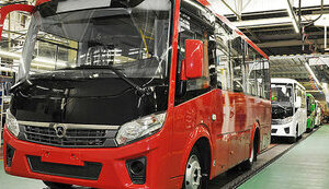 Найбільший у Росії виробник автобусів зупинив виробництво через обвал продажів