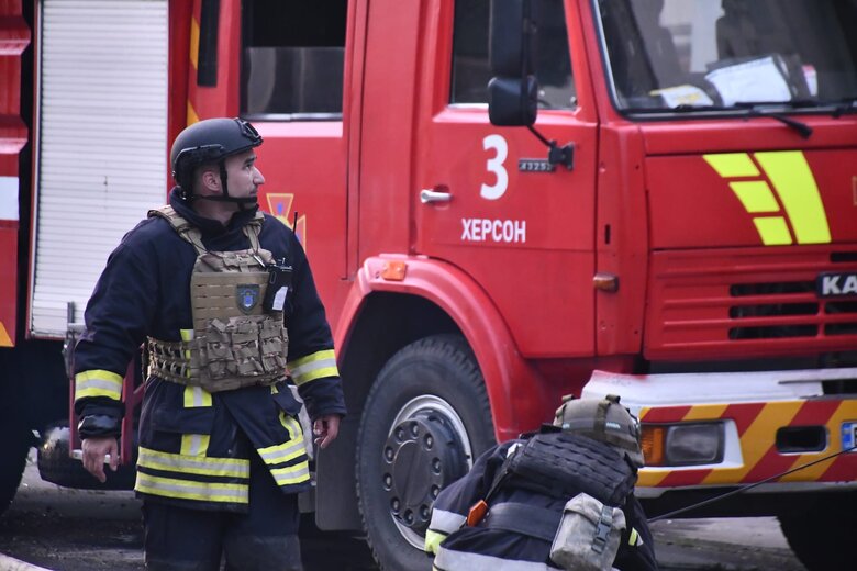 Наслідки ворожих обстрілів Херсону 05