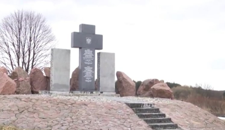 Defiled Huta Peniatska monument to Poles restored. PHOTO