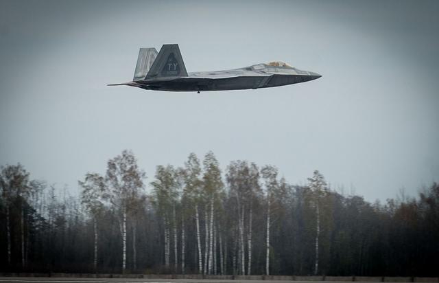 самолет истребители f-22
