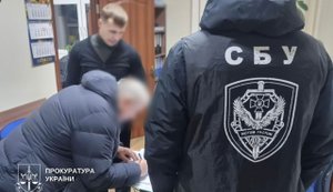 У Києві затримали депутата, який за $10 тис. обіцяв зняти з розшуку та забронювати від мобілізації. ФОТОрепортаж