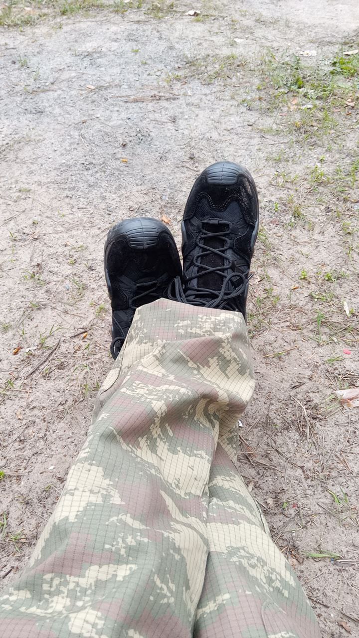 Спочатку було страшно, шо капець. Потім мозок зрозумів: боятись нема сенсу. Бо якщо прямого нема, то й всі цілі; ну, а як пряме - то і усвідомити не встигнеш. Важливий текст-сповідь про пекло на Донбасі і наших хлопців там 02