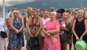 Residents of occupied Kerch went to rally and are asking for water. VIDEO