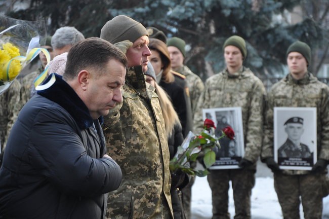 Порошенко: На вышке ДАПа будет развиваться украинский флаг, который киборги поднимали под пулями и снарядами 19