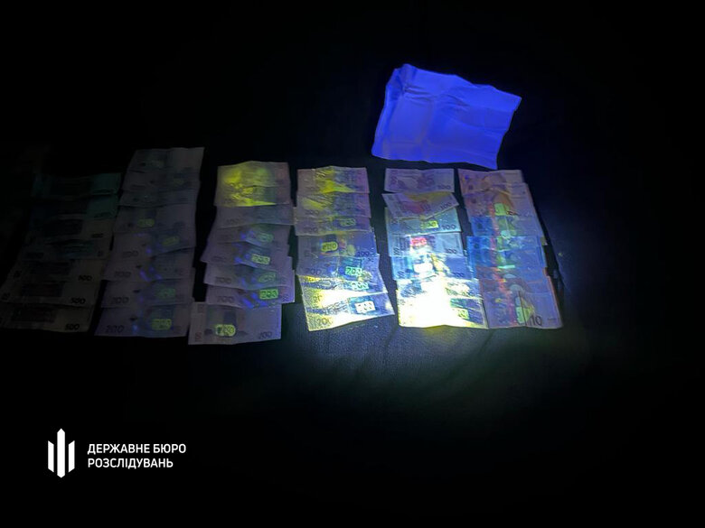 ДБР викрило схему регулярних поборів з бізнесу на Львівській митниці 03