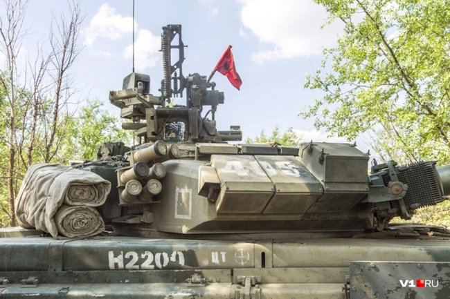 Боевой танк обнаружили на свалке в России 02