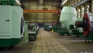 Працівники заводу "Зоря"-"Машпроект" скаржаться на нестерпні умови праці: у цехах до +2°C, обігрівачі заборонили. ФОТОрепортаж