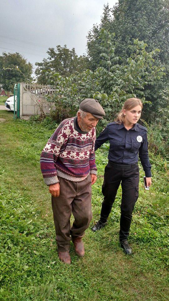 Патрульні допомогли ветерану УПА, який загубився в Рівному 02