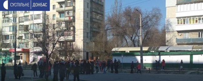 Сотрудники рынка из-за карантина перекрыли дорогу в Северодонецке 04