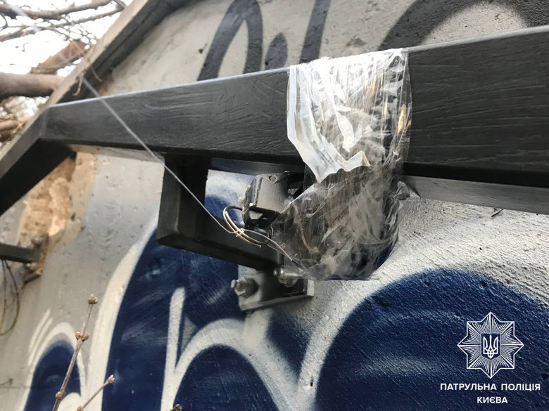 In center of Kyiv found stretching with grenade - patrol police 03