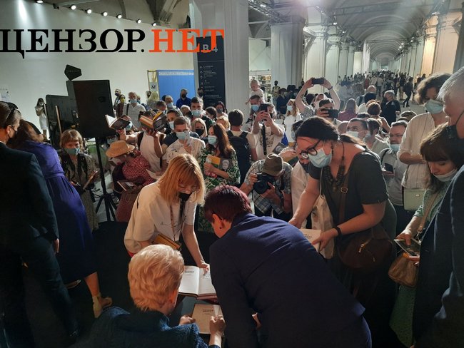 Велика президентка маленької країни: представили книгу про Далю Грібаускайте 05