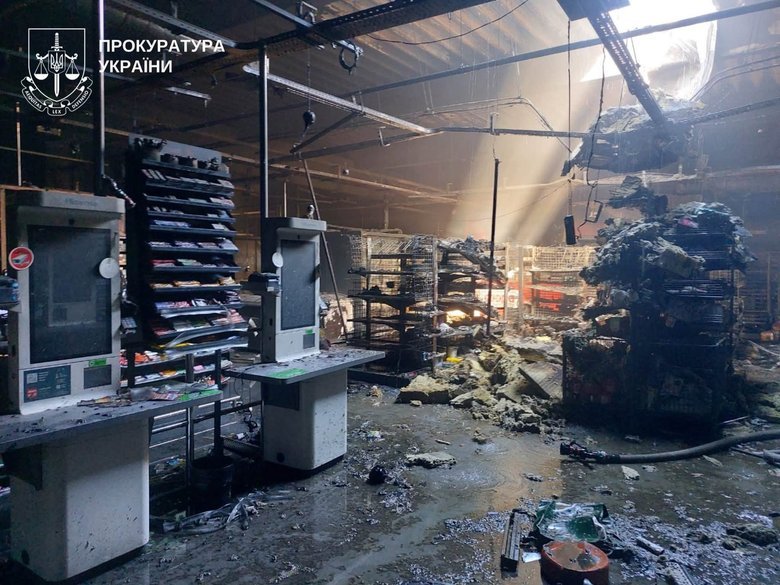 Обухівський район під ударом РФ: горить супермаркет