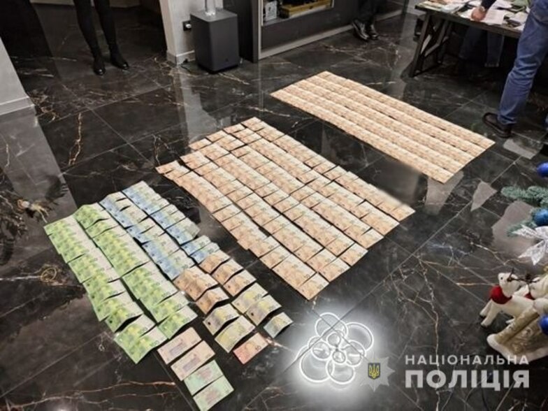 У столиці та на Одещині знешкоджено схеми "торгівлі впливом" у Сервісних центрах МВС