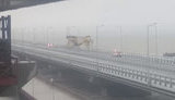 Очевидцы выложили в сеть видео столкновения плавкрана с Керченским мостом. ВИДЕО