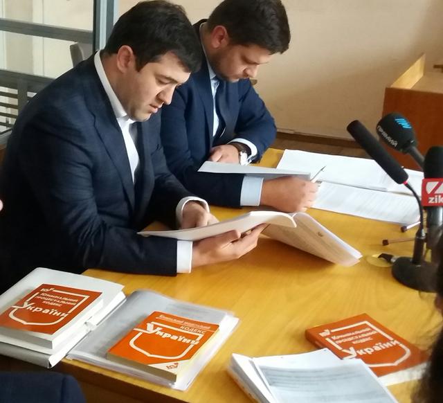 Читацька драма Романа Насірова 01 Читацька драма Романа Насірова 01