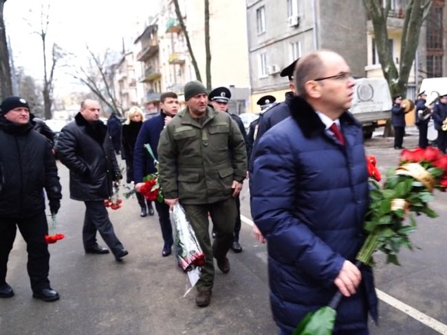С погибшим в перестрелке полицейским Сергеем Пригариным простились в Одессе 11