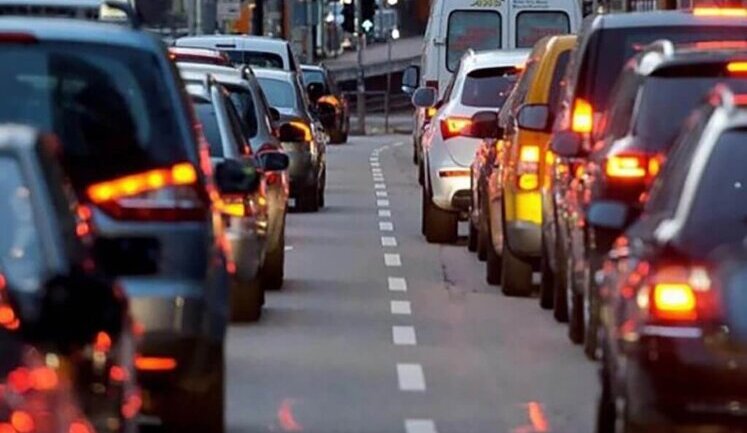 Мешканців Києва попередили про тимчасові обмеження руху на дорогах