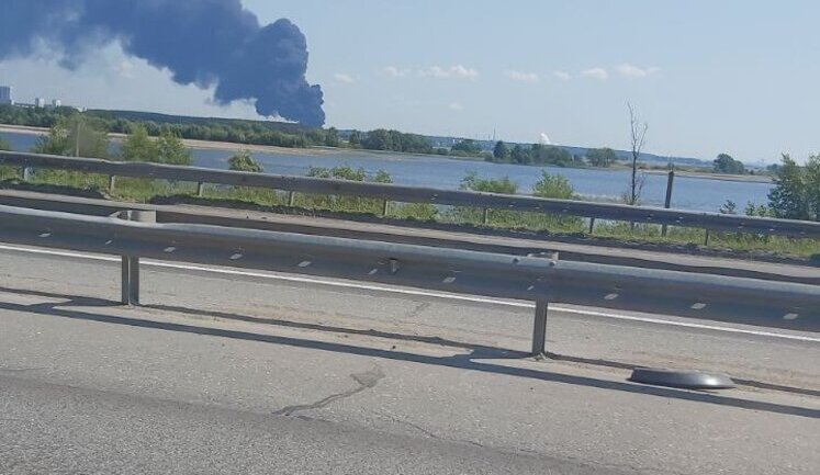 Росіяни заявили про масштабну пожежу у Казані. ВІДЕО+ФОТОрепортаж