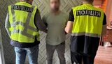В Киеве иностранцы с гранатой заставили прохожего перевести 5 тысяч гривен