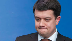 Украина полностью закроет авиасообщение с 17 марта, – Разумков