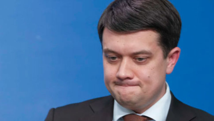 Украина полностью закроет авиасообщение с 17 марта, – Разумков