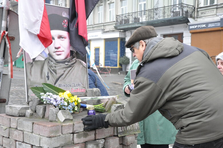 Пам’ять перших загиблих Героїв Небесної Сотні вшанували у Києві 04 Пам’ять перших загиблих Героїв Небесної Сотні вшанували у Києві 04