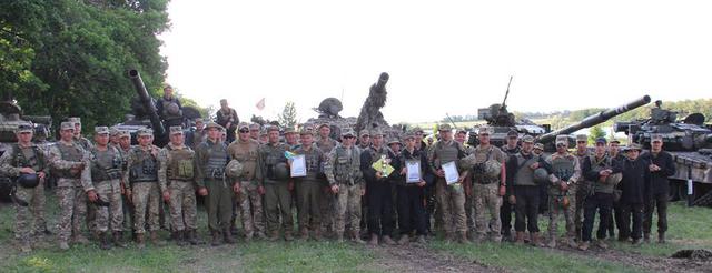 На Донеччині відбулися змагання на кращий танковий екіпаж 12 На Донеччині відбулися змагання на кращий танковий екіпаж 12