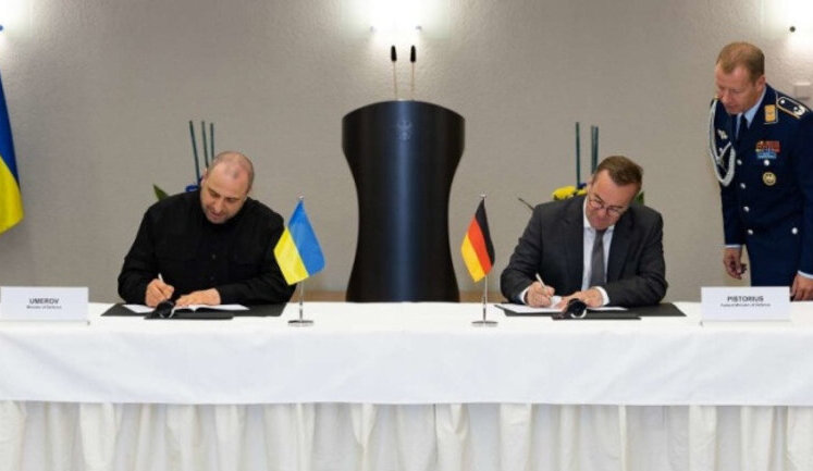 Німеччина та Україна підписали угоду про фінансування української далекобійної зброї, - Міноборони ФРН. ФОТО