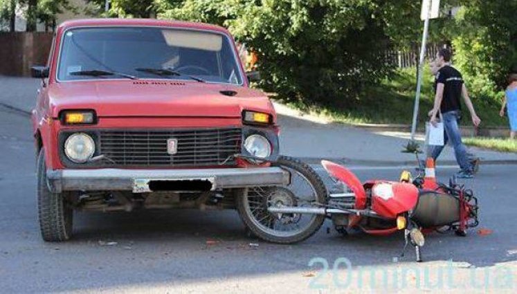 Экс-мэр Тернополя на старенькой "Ниве" сбил мотоклициста. ФОТОрепортаж+ВИДЕО