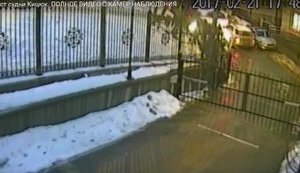 Оприлюднено повне відео інциденту між суддею Кицюк і патрульними. ВІДЕО камер спостереження