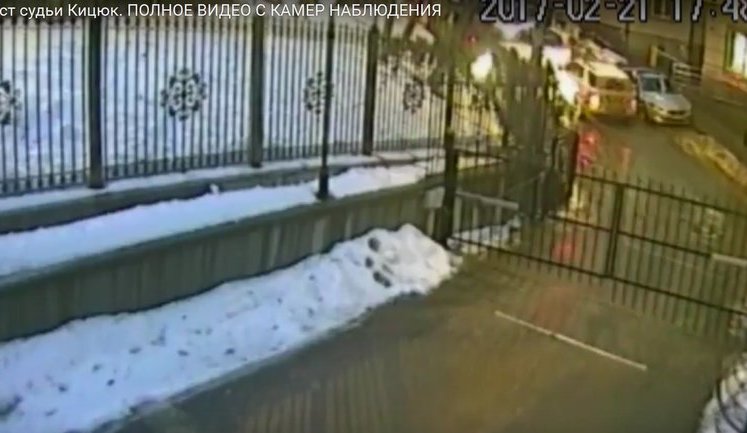 Оприлюднено повне відео інциденту між суддею Кицюк і патрульними. ВІДЕО камер спостереження