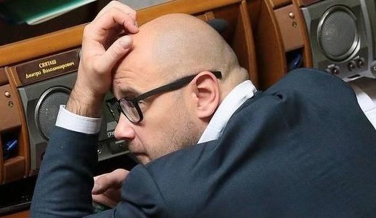 Нардепа от "Видродження" Святаша забросали яйцами в Харькове