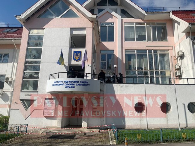 Ківа захищає дисертацію: частину журналістів відмовляються пропускати на захід 02 Ківа захищає дисертацію: частину журналістів відмовляються пропускати на захід 02