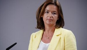 Глава МЗС Словенії Таня Файон
