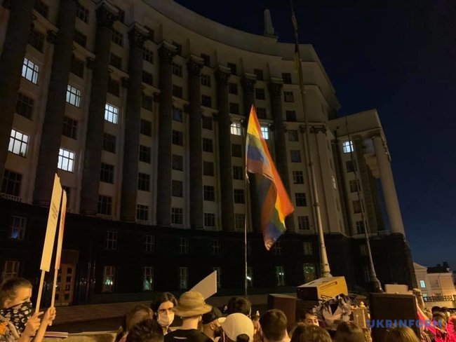 Протестуючі проти закриття дискотек влаштували танці під Кабміном 08