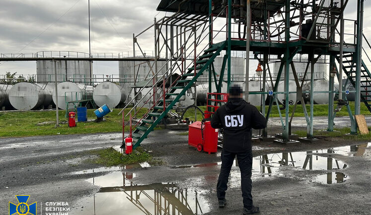 На Закарпатті знайшли нелегальний нафтопереробний завод. Причетний кум Медведчука. ВІДЕО+ФОТОрепортаж