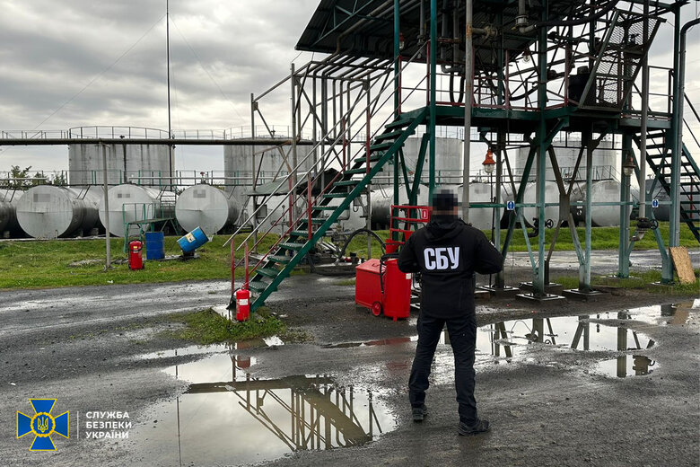 На Закарпатье нашли нелегальный нефтеперерабатывающий завод. Причастен кум Медведчука 12