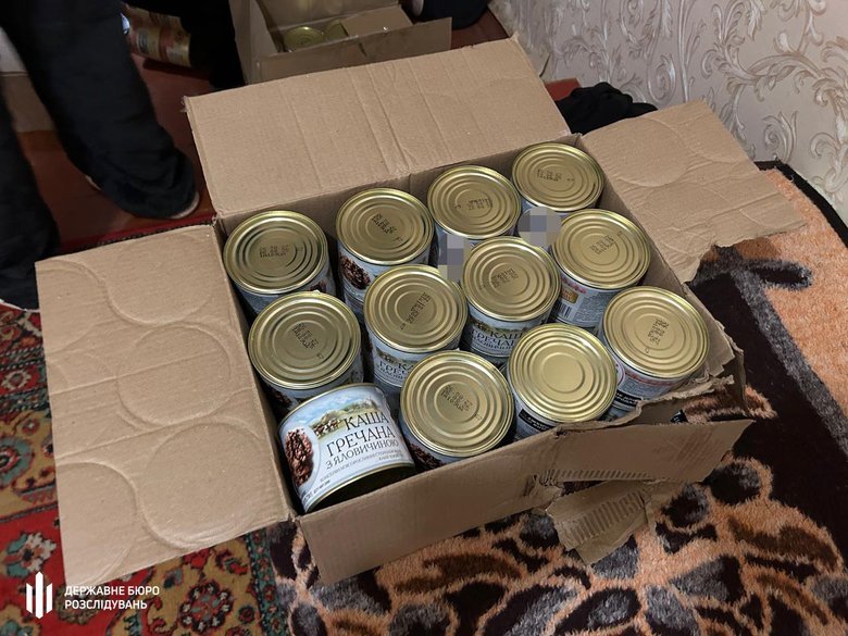Двом посадовцям ВЧ на Донеччині повідомили про підозру через незаконний продаж продовольства