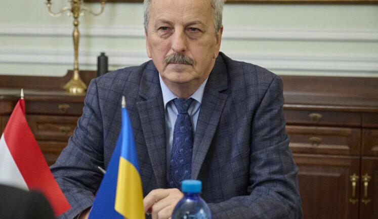 МЗС Угорщини заявило, що Україна не захотіла слухати угорського посла: "Складно вести діалог"
