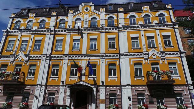 Акция в защиту задержанного украинского военнослужащего Маркива прошла под посольством Италии в Киеве 04