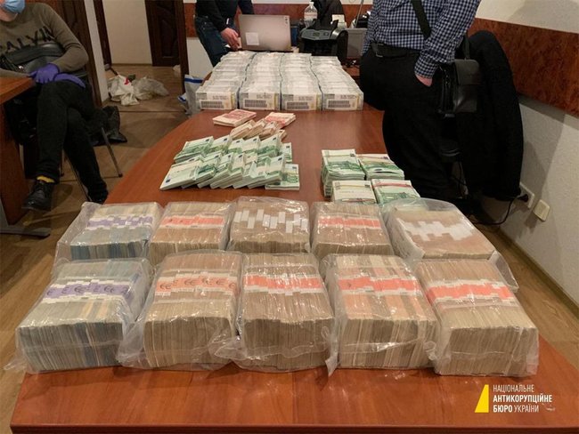 В тайном хранилище судьи Вовка обнаружили наличных на 130 миллионов 03