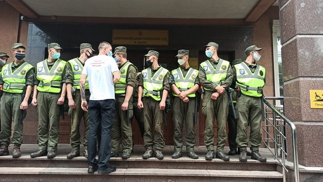 Суд почав підготовче засідання у справі Шеремета: під будівлею відбувається акція на підтримку Антоненка, Дугарь і Кузьменко 13