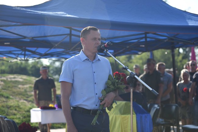 Із загиблим на Донбасі воїном 57-ї ОМПБр Андрієм Бєляєвим попрощалися в Нікополі 05 Із загиблим на Донбасі воїном 57-ї ОМПБр Андрієм Бєляєвим попрощалися в Нікополі 05