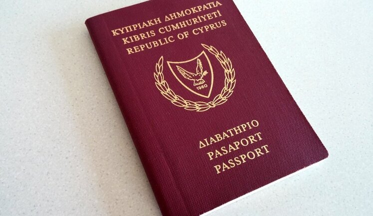 Ukrainian oligarchs Boholiubov and Kolomoiskyi received Cypriot citizenship back in 2010 and 2009, - The Guardian