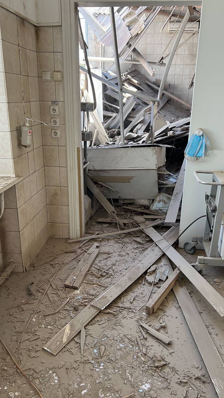 Enemy hit hospital in Kherson, doctor was killed and nurse was wounded 01