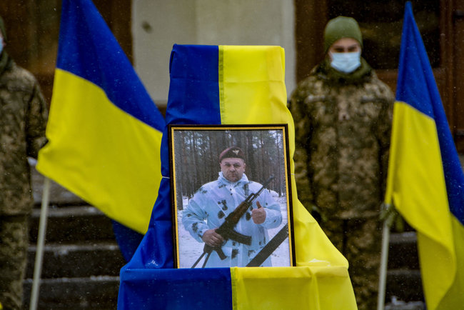 Із загиблим від кулі російського снайпера воїном 81-ї ОАеМБр Олександром Глушком попрощалися в Полтаві 02